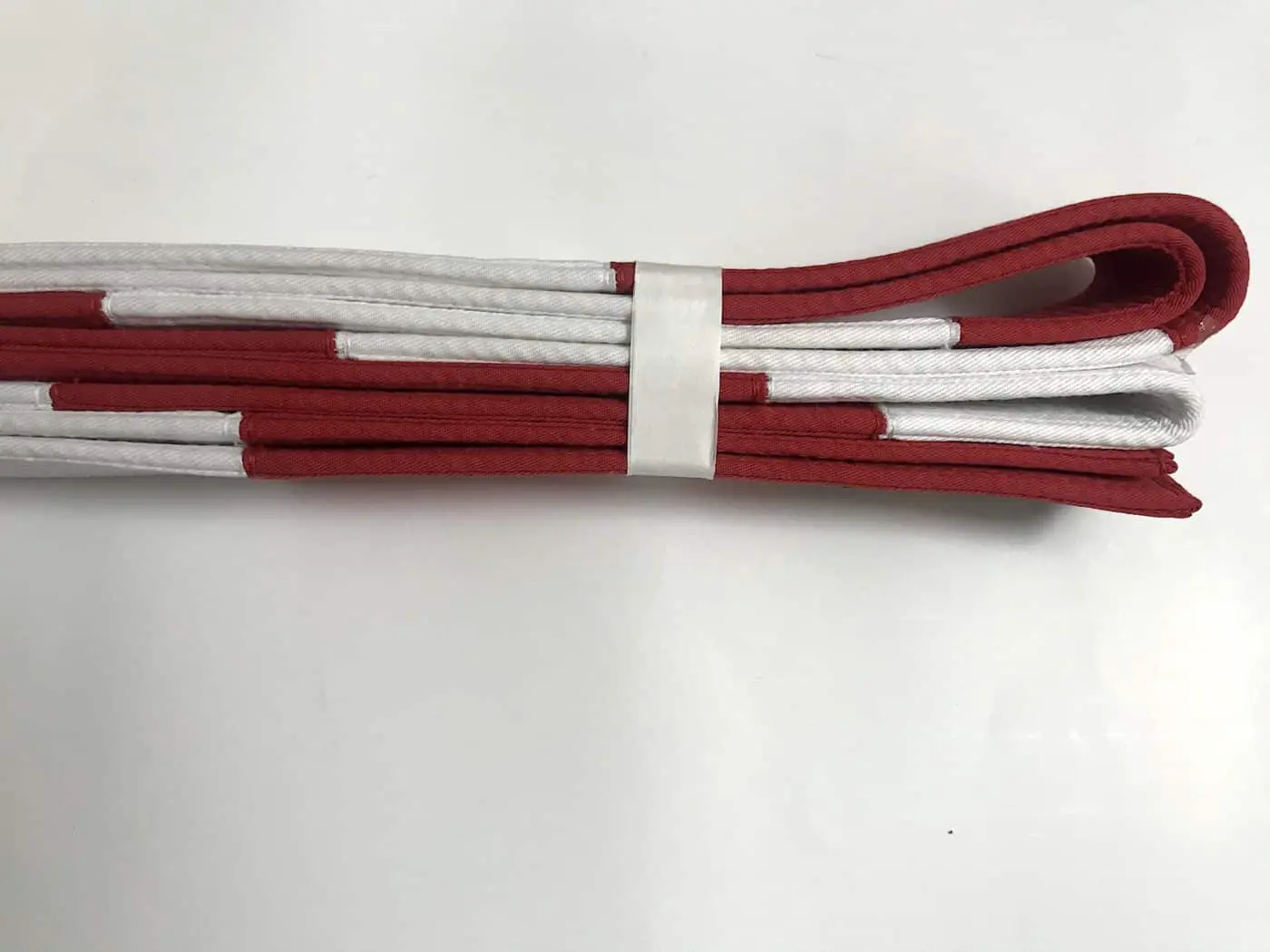karate-belt-tokyodo-red-and-white-shihan-zoom-profile