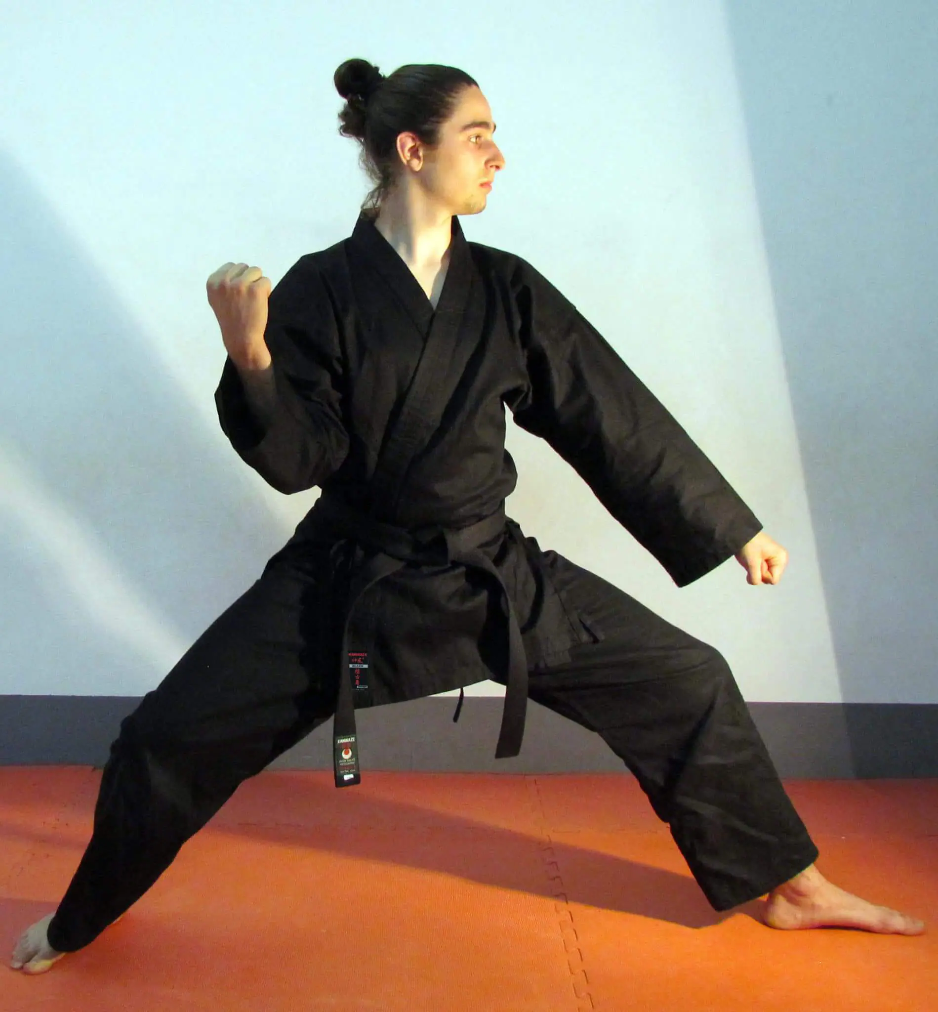 kimono-karate-gi-kamikaze-basic-black-black-kobudo-kokustu-dachi-gedan-barai-chudan-uchi-uke