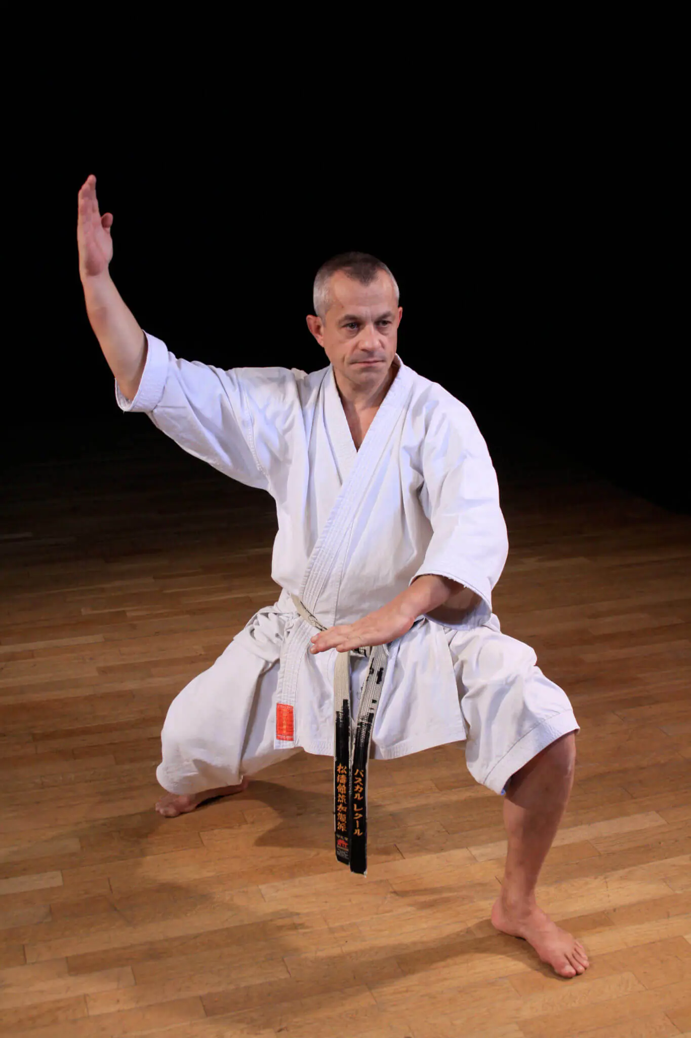 kimono-karate-gi-kamikaze-europa-fudo-dachi-osae-uke