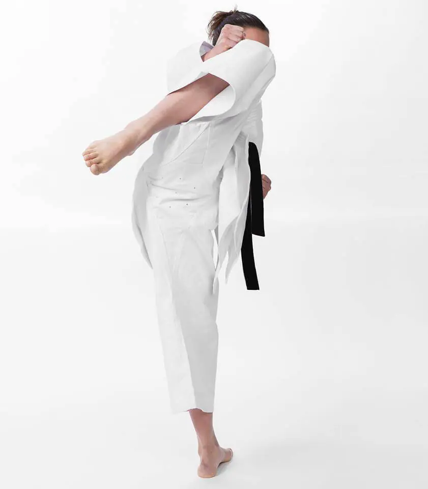 kimono-karate-gi-seishin-international-wkf-femme-entre-jambe