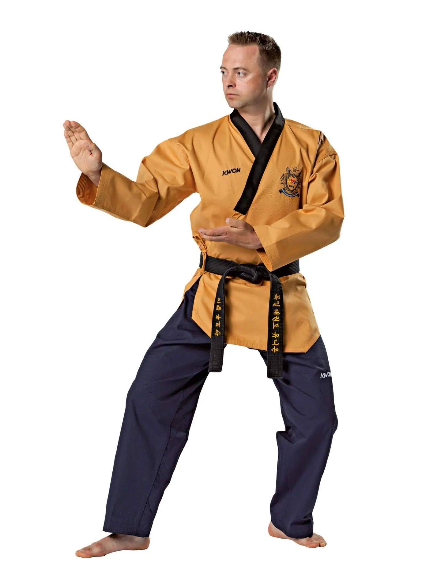 kimono-taekwondo-poomsae-grand-master-avec-logo-wtf-kwon.
