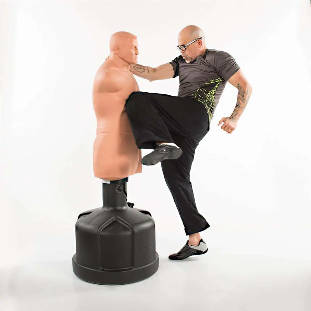 mannequin-de-frappe-big-bob-xl-century-mawashi-hiza-geri-sur-karate-gi