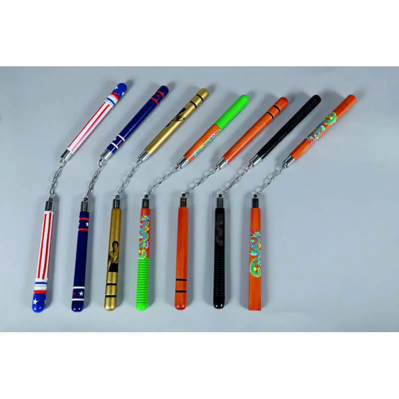 nunchaku-en-bois-decore