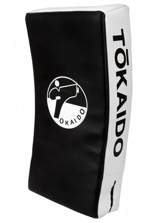 pao-de-boxe-incurve-kick-shield-pro-tokaido-black-and-white
