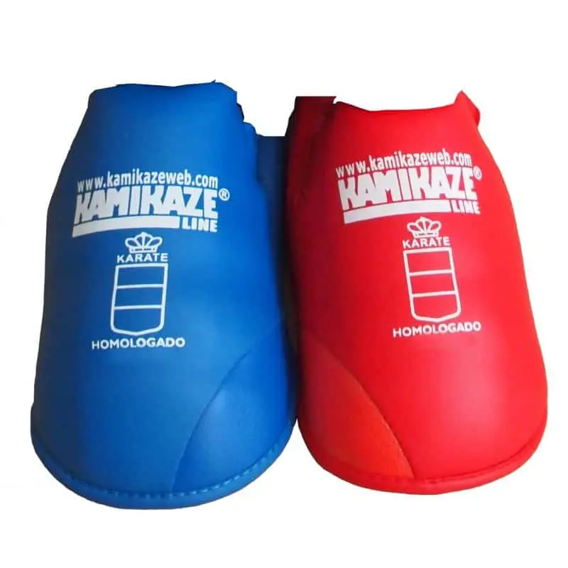 Combinable blue or red KAMIKAZE Karate foot guards