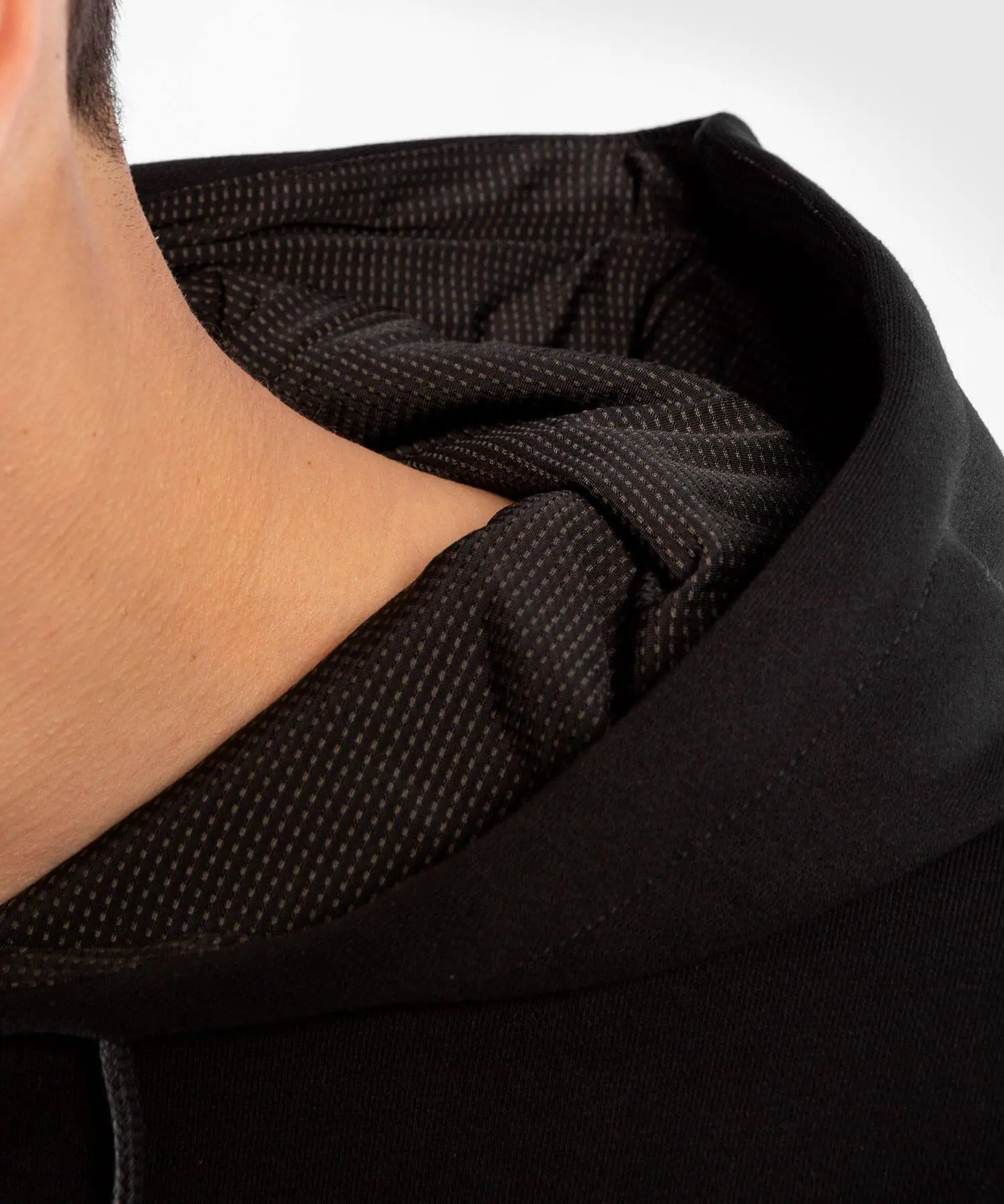sweatshirt-venum-classic-black-white-hooded